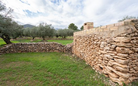 Bonita finca plana con agua (475)