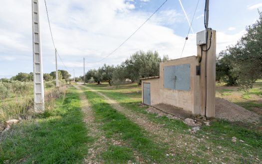 Bonita finca plana con agua (475)