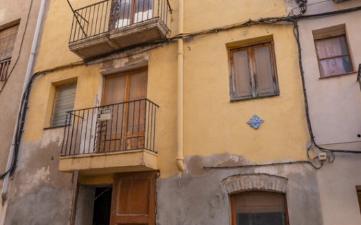 Town house to restore in Xerta (593)