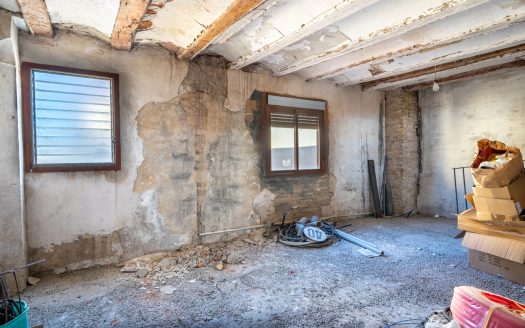 Town house to restore in Xerta (593)