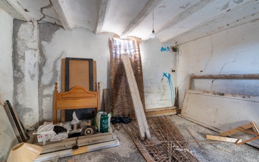 Town house to restore in Xerta (593)