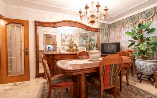 Sumptuous town house (632)