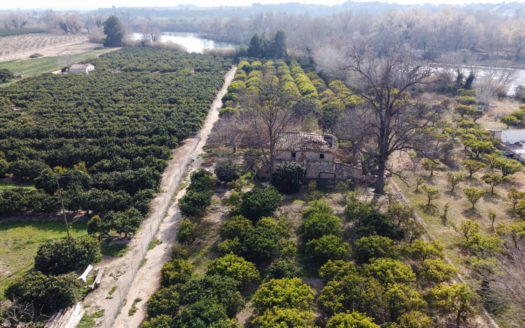 Masía para restaurar al lado del río (640)