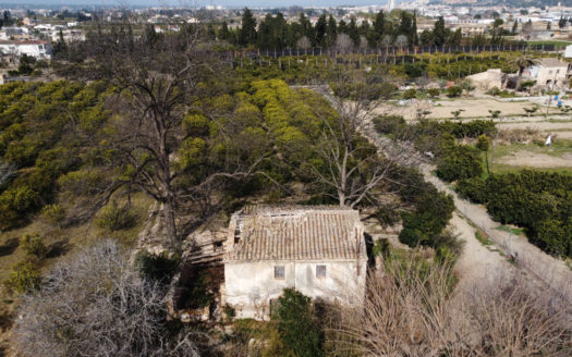 Masía para restaurar al lado del río (640)