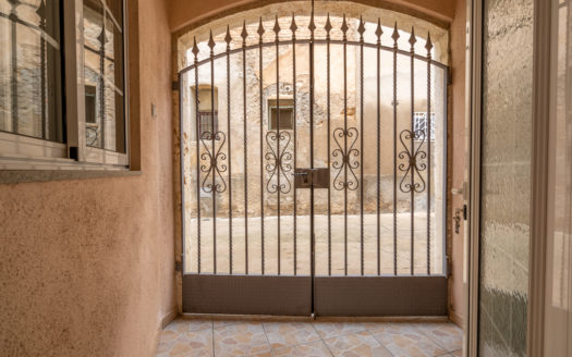 Town house ready to live in Tortosa (685)