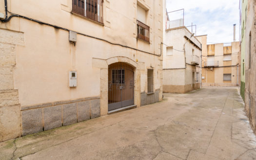 Town house ready to live in Tortosa (685)