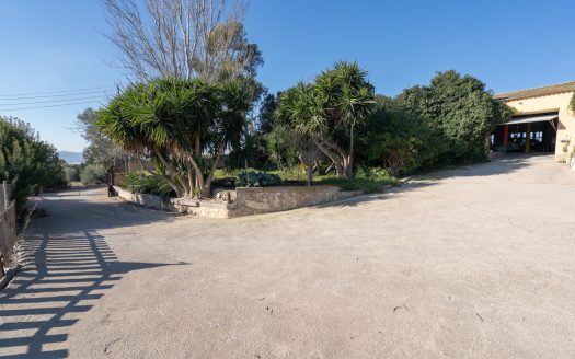 Descomunal finca con casa para vivir (815)