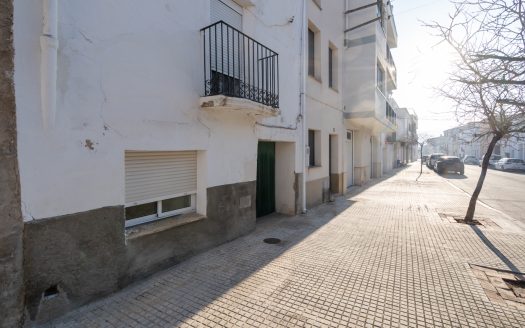 Old townhouse to restore in La Galera (824)