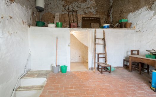 Old townhouse to restore in La Galera (824)