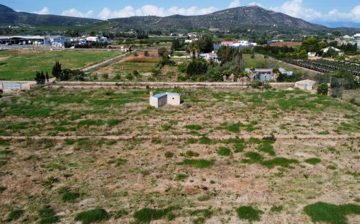 Flat land with water and electricity (938)