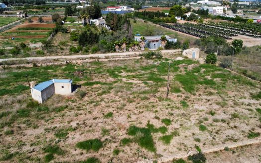 Flat land with water and electricity (938)