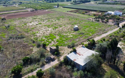 Flat land with water and electricity (938)