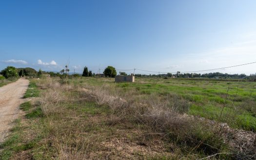 Flat land with water and electricity (938)