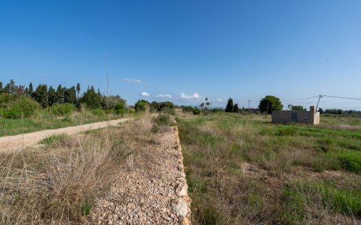 Flat land with water and electricity (938)