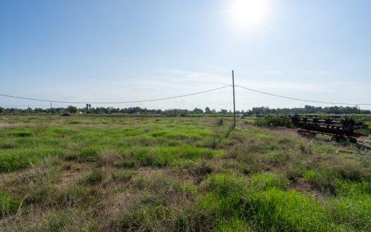 Flat land with water and electricity (938)