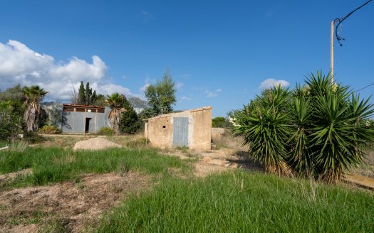 Flat land with water and electricity (938)