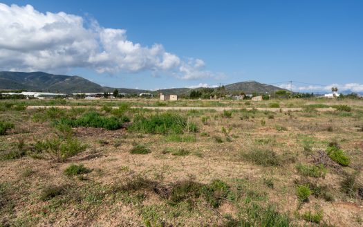 Flat land with water and electricity (938)