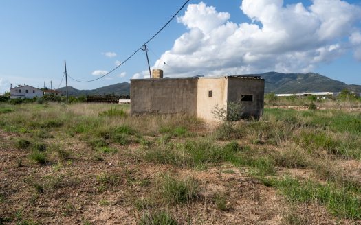 Flat land with water and electricity (938)