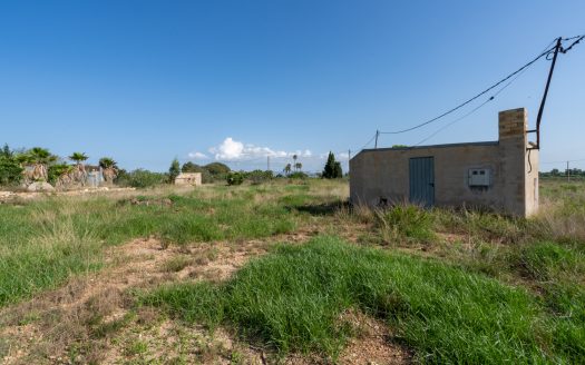 Flat land with water and electricity (938)