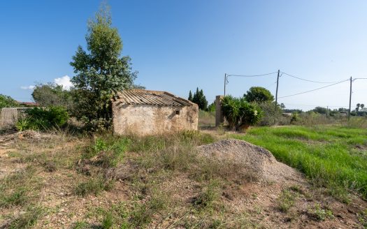 Flat land with water and electricity (938)