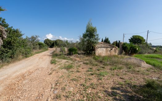 Flat land with water and electricity (938)