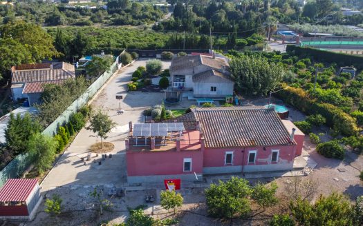 Two villas in the same land (952)