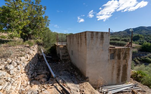 Irrigation water with a nice view (957)