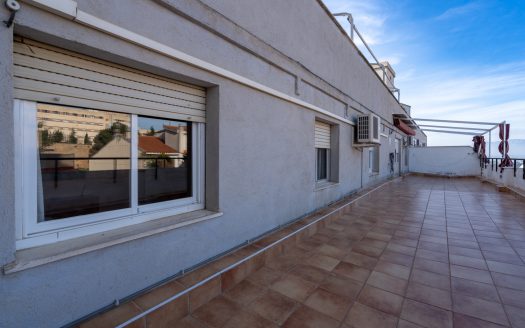 Attic apartment with a big terrace (18)