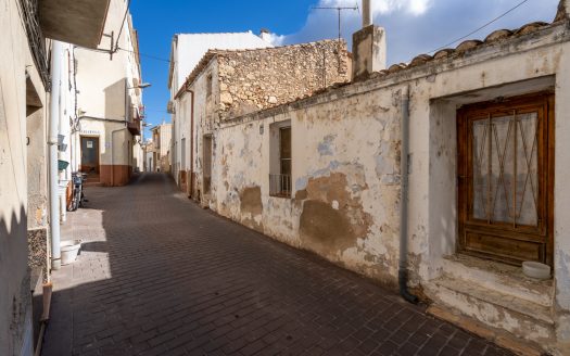 Gran casa de poble per a reformar (21)