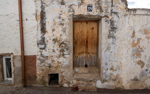 Casa de poble estreta per a reformar (22)