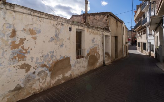 Gran casa de poble per a reformar (21)