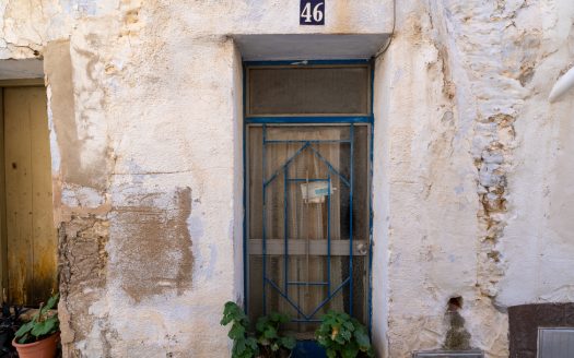 Casa de poble estreta per a reformar (22)