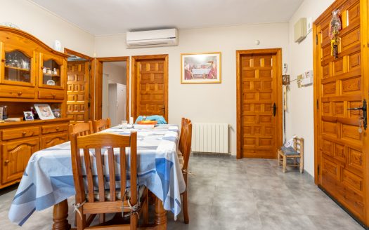 Spacious and comfortable villa (44)