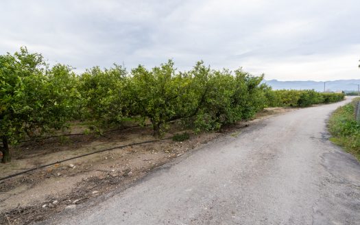 Masía adosada al lado del río (163)