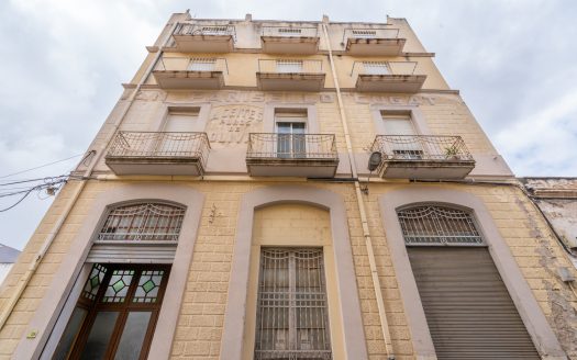 Un bloque de apartamentos (188)